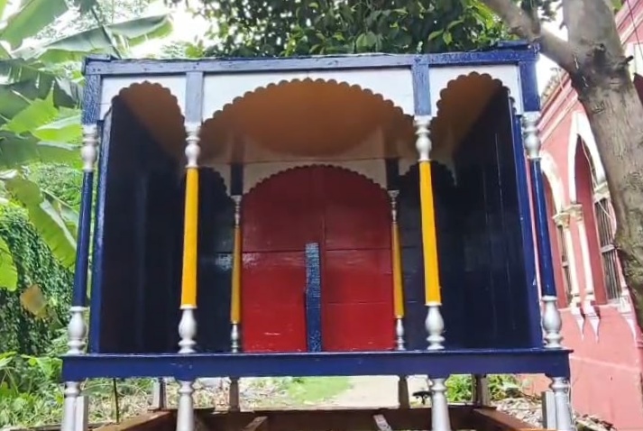 মিলেছে পাঁচ লক্ষ টাকা, বৃহস্পতিবার রথ, তার আগে রাজার ঠাকুরবাড়িতে প্রস্তুতি চাঁচলের ঐতিহ্যবাহী রথযাত্রাকে ঘিরে