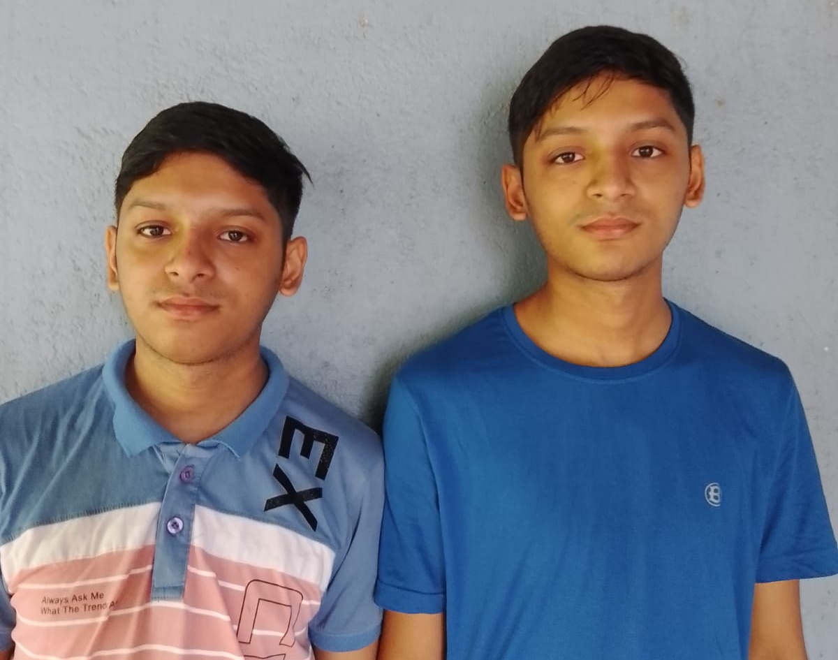 সাফল্যের চাবিকাঠি পরিশ্রম, একইসঙ্গে ডাক্তারীতে সুযোগ হরিশ্চন্দ্রপুরের রাড়িয়ালের যমজ ভাই দীপ ও জয়ের