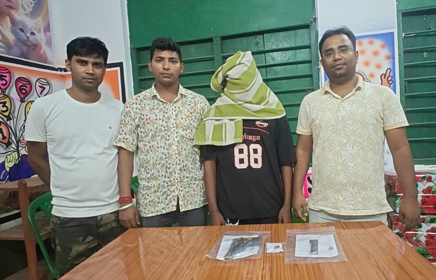 চাঁচলে পুলিশের জালে বিহারের যুবক, পিস্তল-গুলি উদ্ধার ঘিরে চাঞ্চল্য