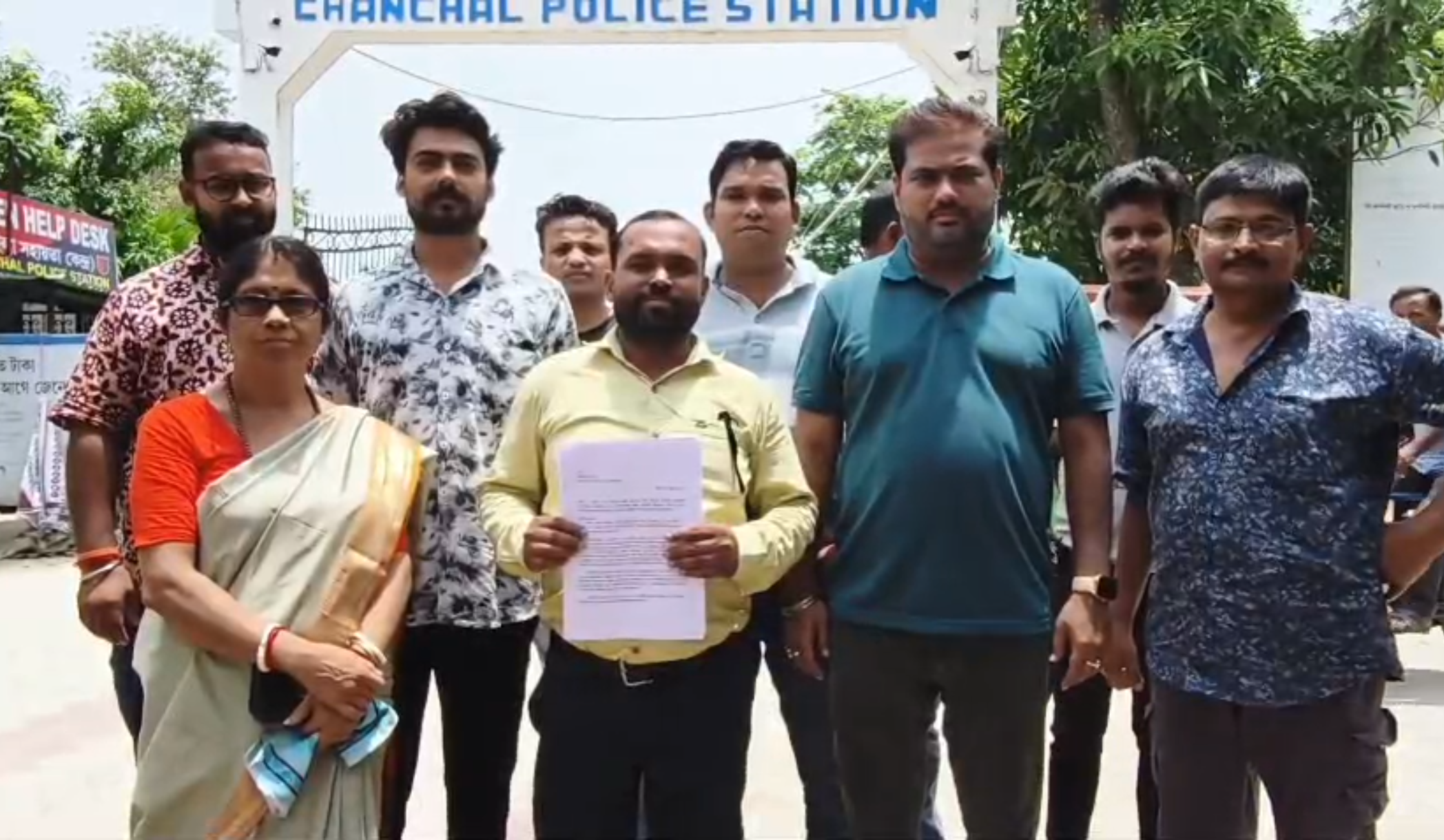 প্রধানমন্ত্রীর ছবি ঘিরে বিতর্ক, অভিনেত্রী শ্রীলেখা মিত্রের বিরুদ্ধে চাঁচল থানায় বিজেপির অভিযোগ