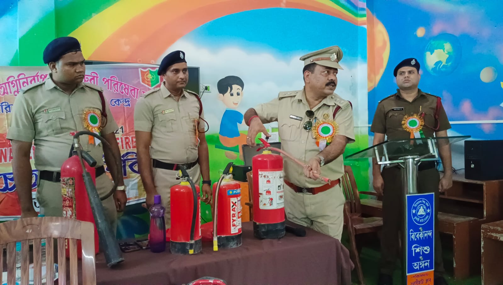অগ্নি-নিরাপত্তার পাঠ স্কুলের পড়ুয়াদের, হরিশ্চন্দ্রপুরে হাতে-কলমে প্রশিক্ষণ দমকল বিভাগের