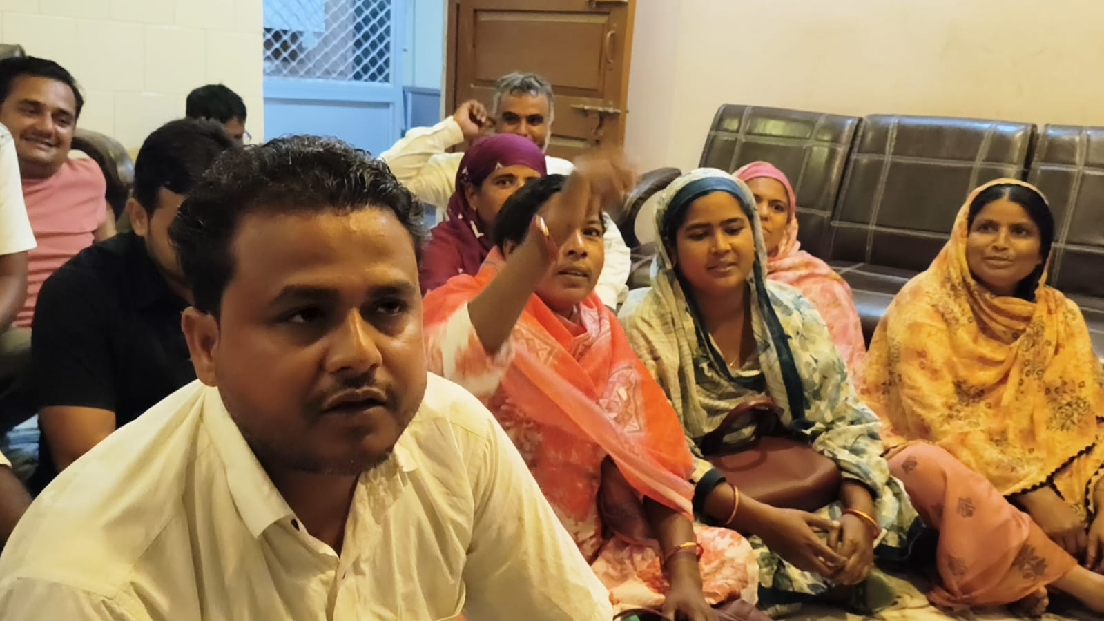 ৭৪ লক্ষ টাকার কাজেও অন্ধকারে পঞ্চায়েত সমিতি’, বিডিওর বিরুদ্ধে বিক্ষোভে তৃণমূল-কংগ্রেস সদস্যরাপ্রতিবেদন: