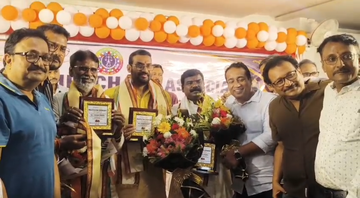 চাঁচলকে পৃথক পুলিশ জেলা, মরা মহানন্দার সংস্কার, ময়নাতদন্ত বিভাগ চালু-সহ একাধিক জনস্বার্থের দাবি তুলে ধরল চাঁচল মার্চেন্ট অ্যাসোসিয়েশন। জনপ্রতিনিধিদের আশ্বাসে আশাবাদী ব্যবসায়ী মহল।