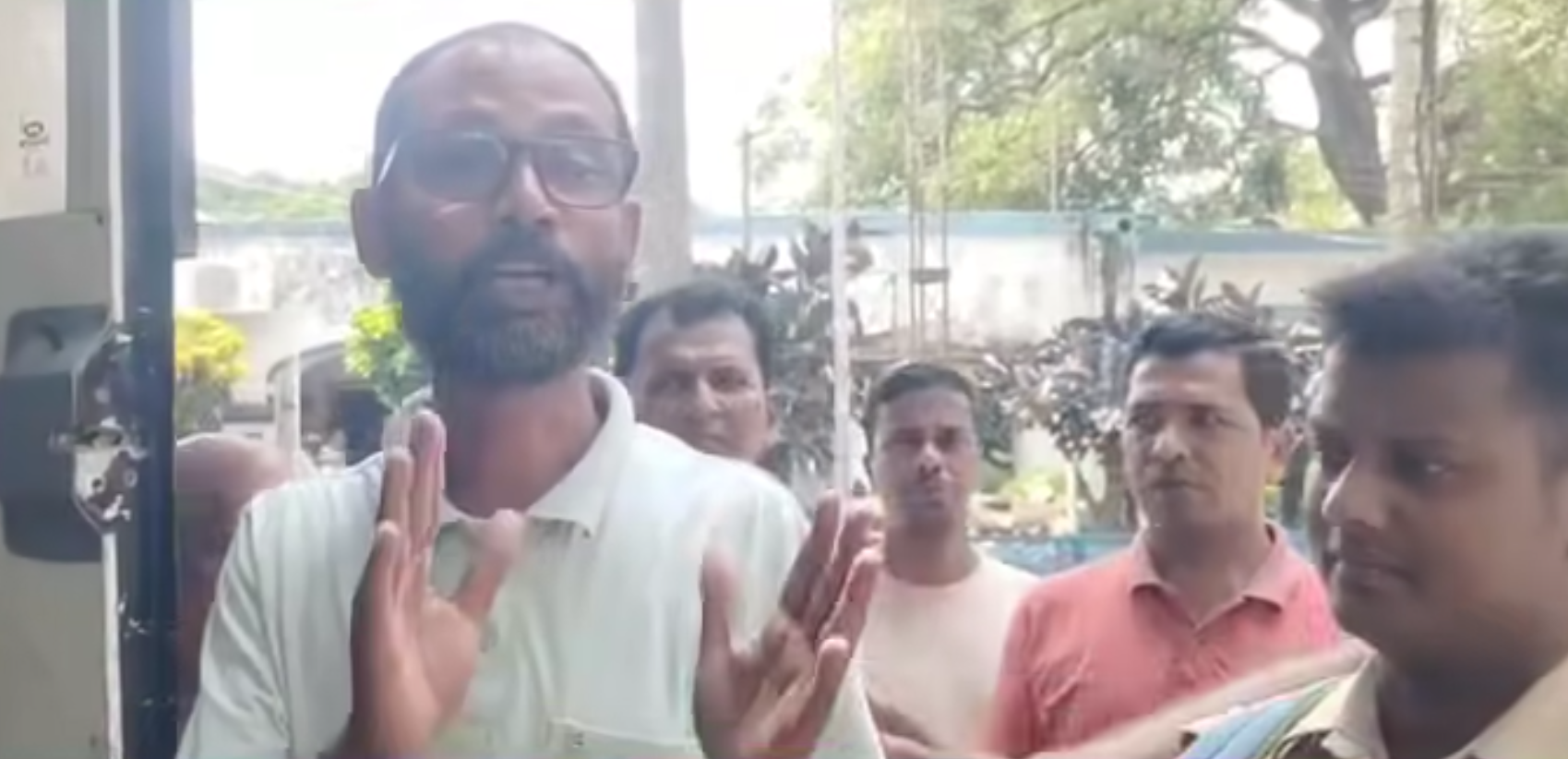 তোলাবাজির অভিযোগে গ্রেফতার বিধায়ক-ঘনিষ্ঠ তৃণমূল নেতা, পুলিশের উদ্দেশে হুঁশিয়ারি—‘পাঁচ বছর পর দেখে নেব’