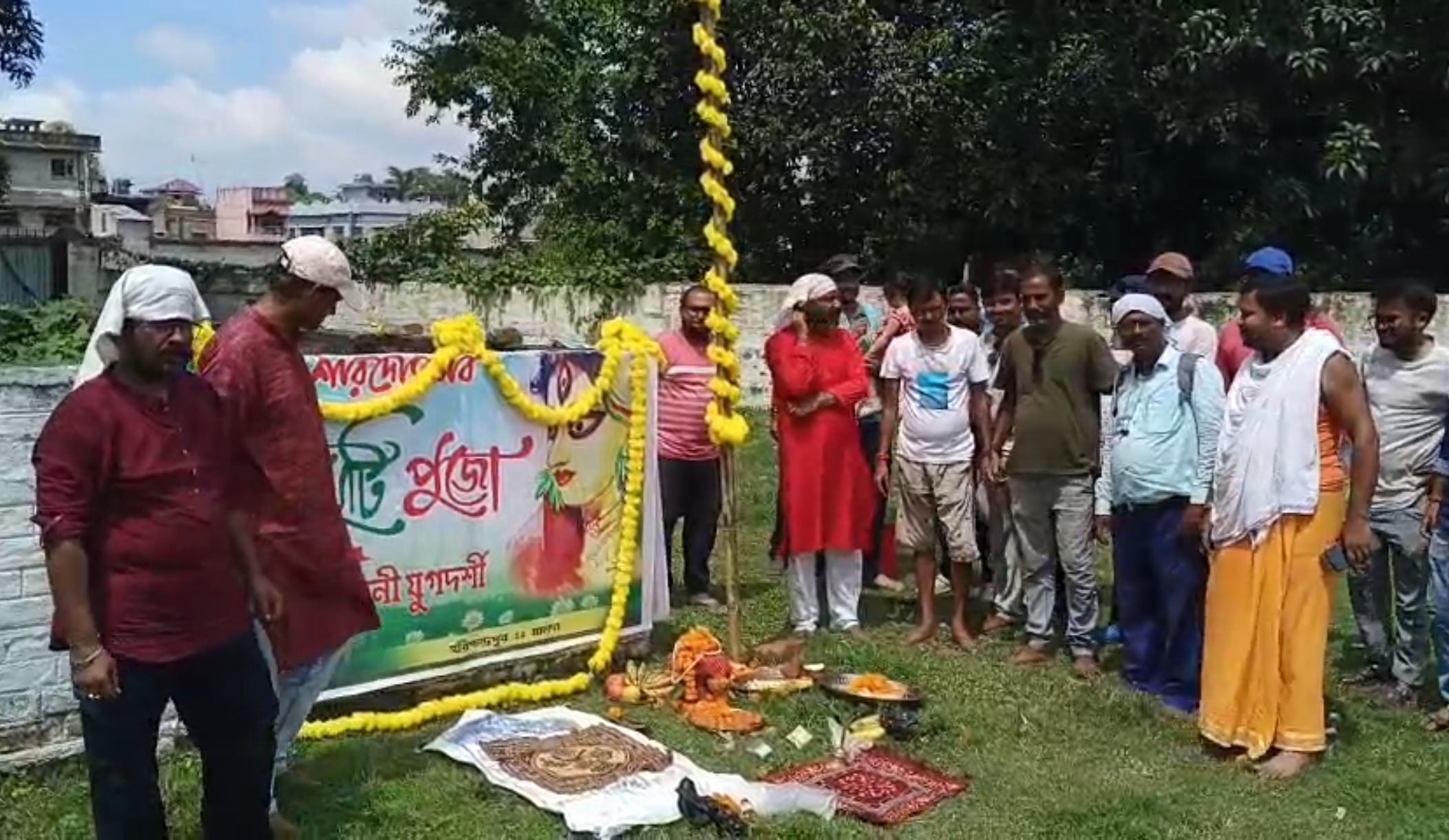দক্ষিণী যুগদর্শী ক্লাবের খুঁটি পুজোয় দুর্গোৎসবের প্রস্তুতি শুরু