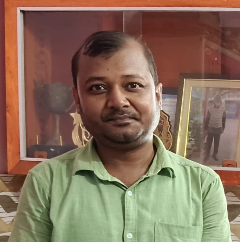 শিক্ষাক্ষেত্রে অবদানের স্বীকৃতি, ‘কর্মযোগী রত্ন’ সম্মান পেলেন পলাশ রায়