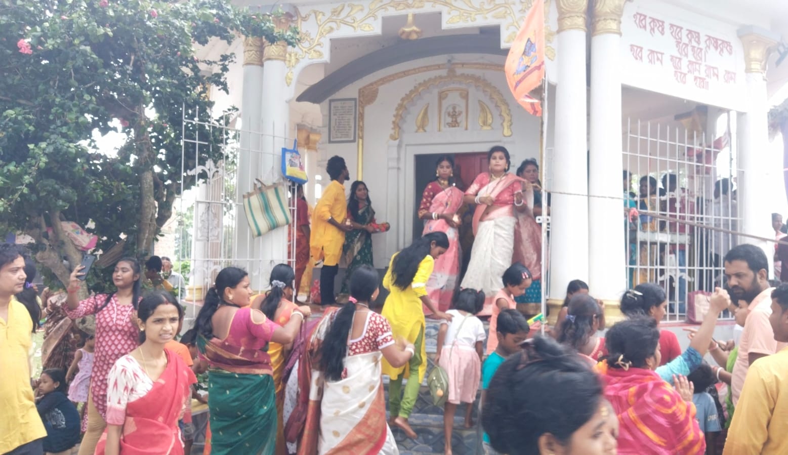 শ্রাবণের শেষ সোমবারে চাঁচলের হাতিন্দায় মহাদেবের আরাধনায় জনস্রোত, লাগোয়া বিহার থেকেও এলেন বহু পুণ্যার্থী