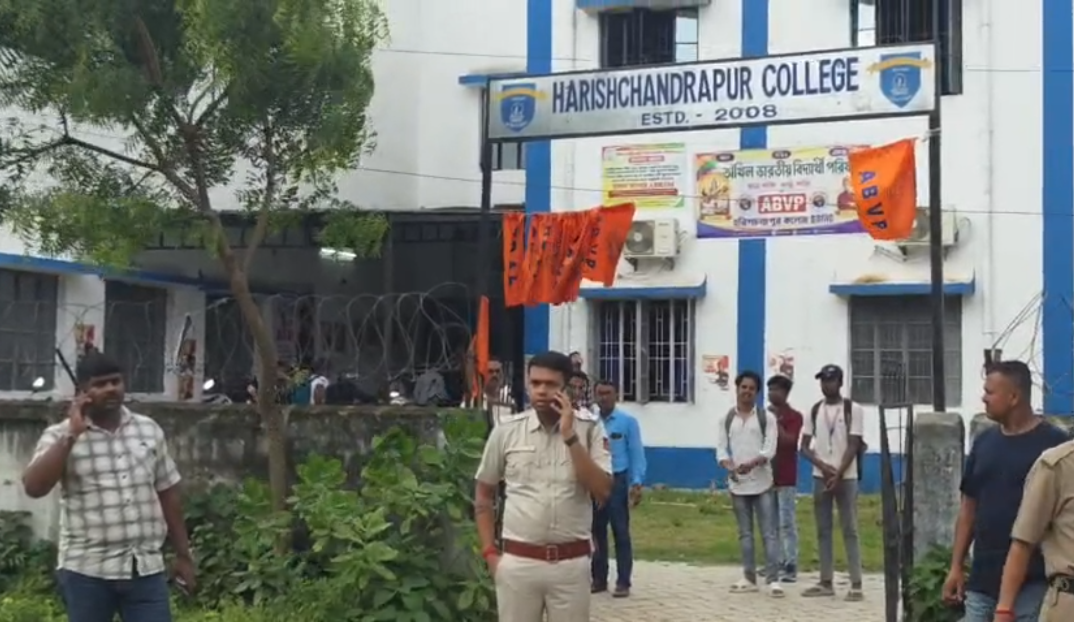 হরিশ্চন্দ্রপুর কলেজে আইডি কার্ড ঘিরে ধুন্ধুমার, এসএফআই-এভিবিপির তরজা