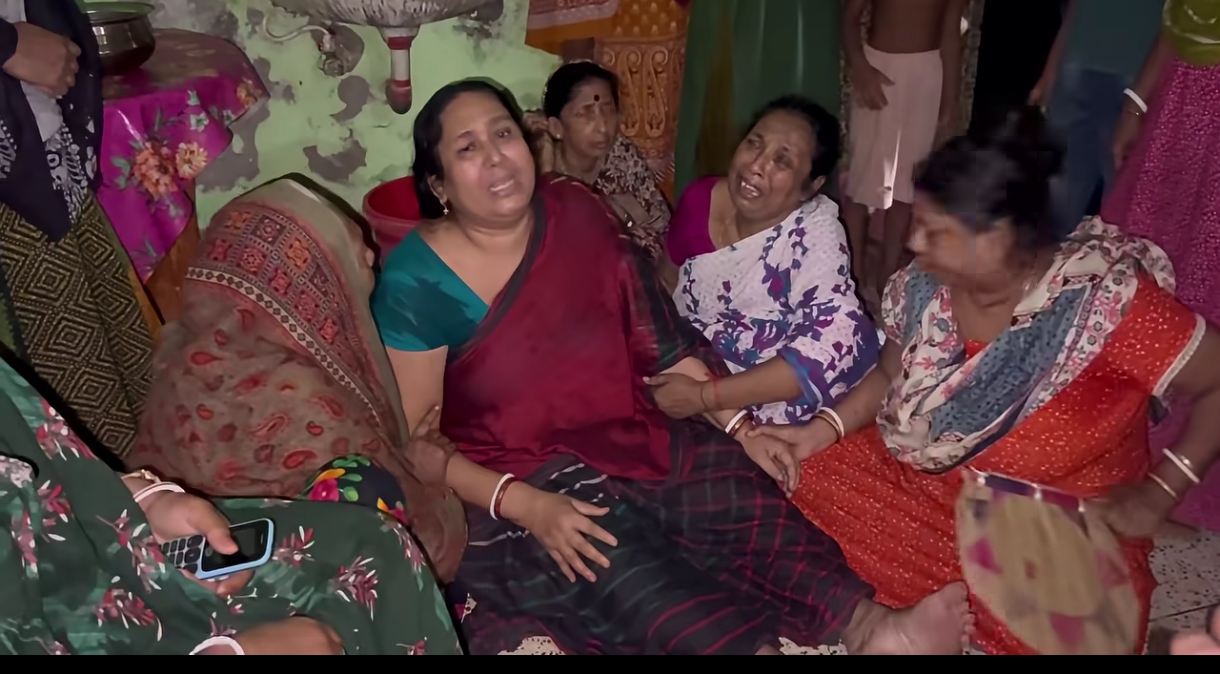 সপরিবারে মৃত্যু সাংবাদিকের, চিকিৎসার পর ঘরে ফেরা হল না আর