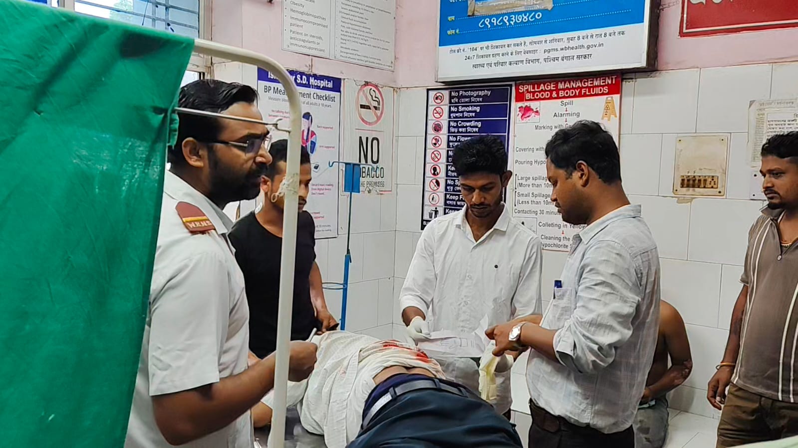 স্কুলে যাওয়ার পথে প্রধান শিক্ষককে গুলি, বাইক থামিয়ে হামলা, গুরুতর জখম অবস্থায় শিলিগুড়িতে রেফার
