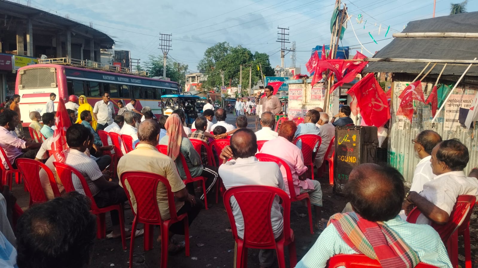 ভাঙন, আবাস ও ভোটার তালিকা নিয়ে সরব সিপিআইএম, রতুয়ায় বিডিওকে ডেপুটেশন