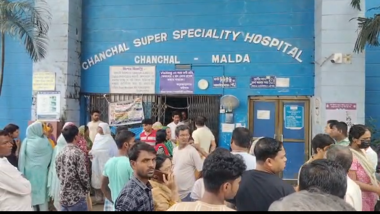 চাঁচলে মর্মান্তিক দুর্ঘটনা, বাবার সামনেই প্রাণ গেল একাদশ শ্রেণির ছাত্রীর