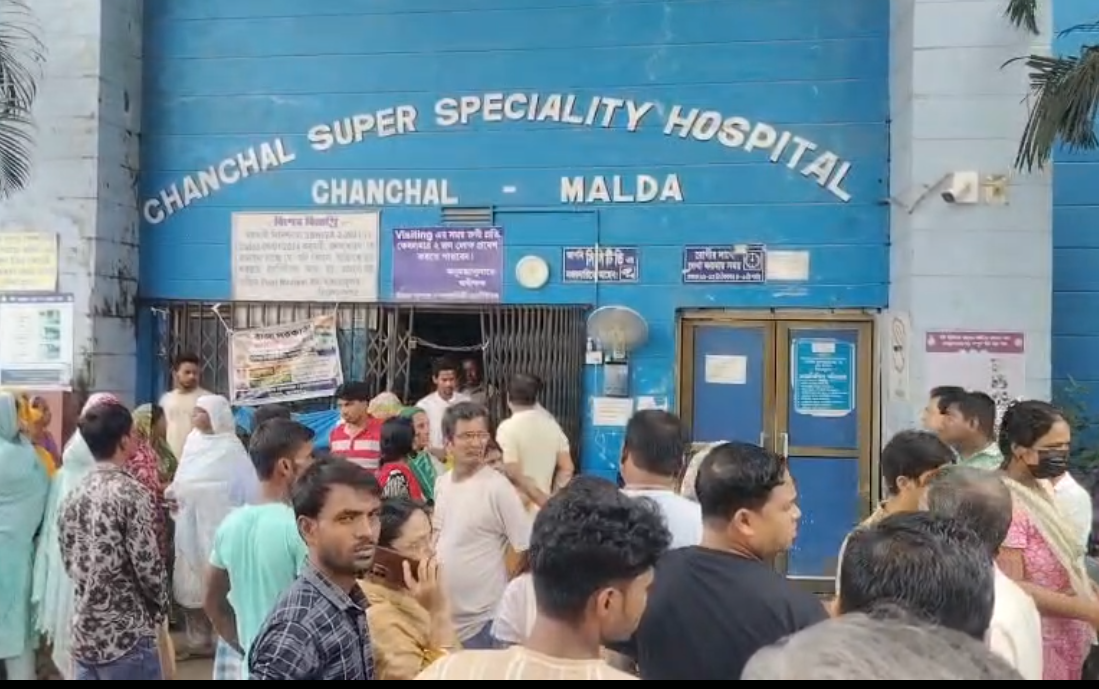 ভাড়া বাড়ির ছাদে রক্তাক্ত গৃহবধূ, স্ত্রীকে কোপানোর অভিযোগ স্বামীর বিরুদ্ধে