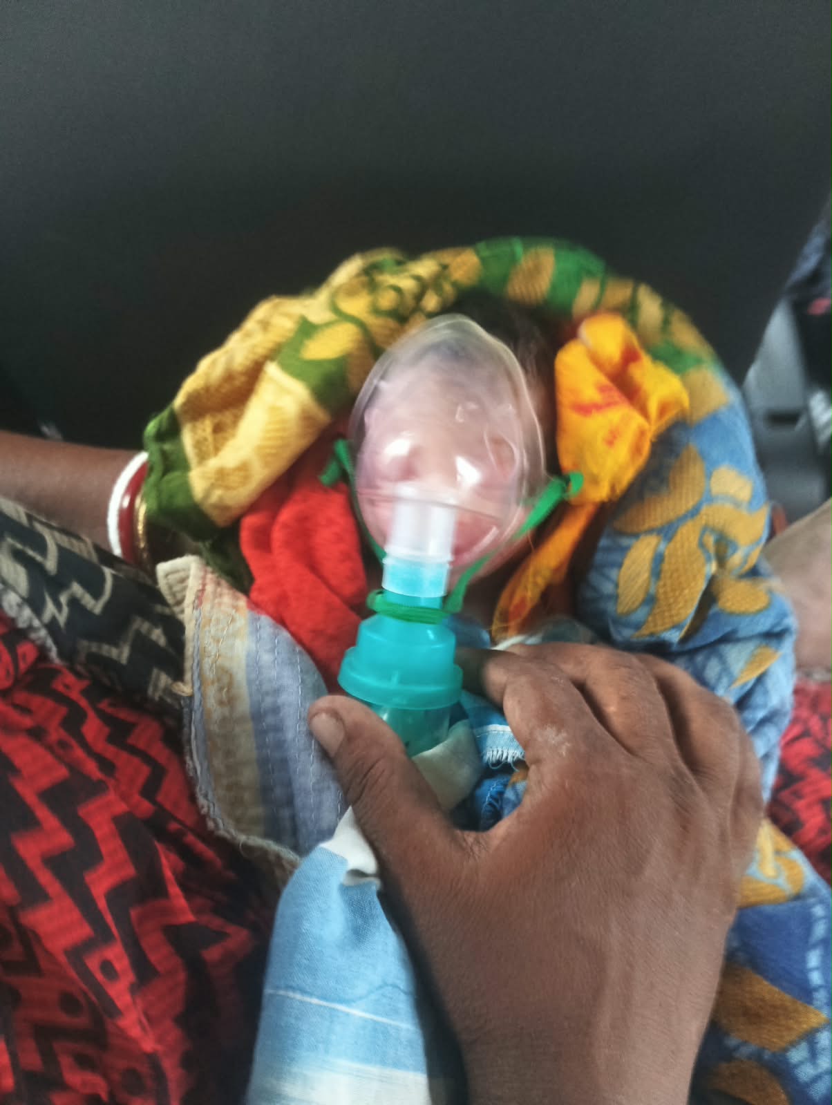 জঙ্গলে তোয়ালে মোড়া রক্তাক্ত সদ্যজাত, শরীরে পিঁপড়ার কামড়! কান্নার আওয়াজ শুনে উদ্ধার গৃহবধূর