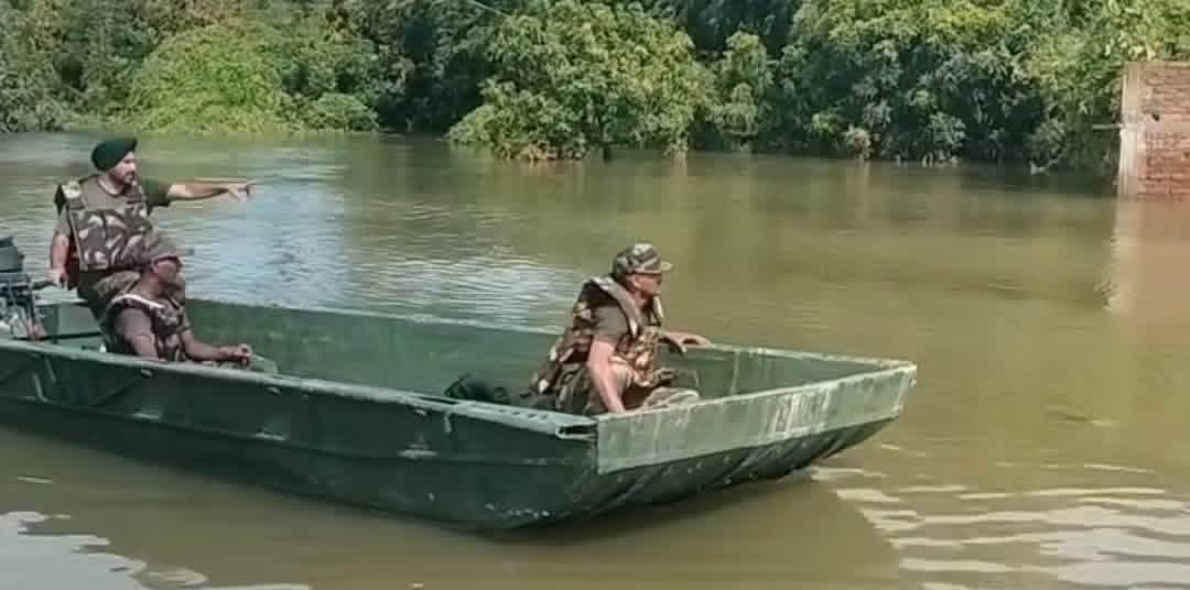 ভয়াবহ বন্যায় ভূতনিতে নামল সেনা, উদ্ধার-ত্রাণে ময়দানে ১৭ জনের বিশেষ দল