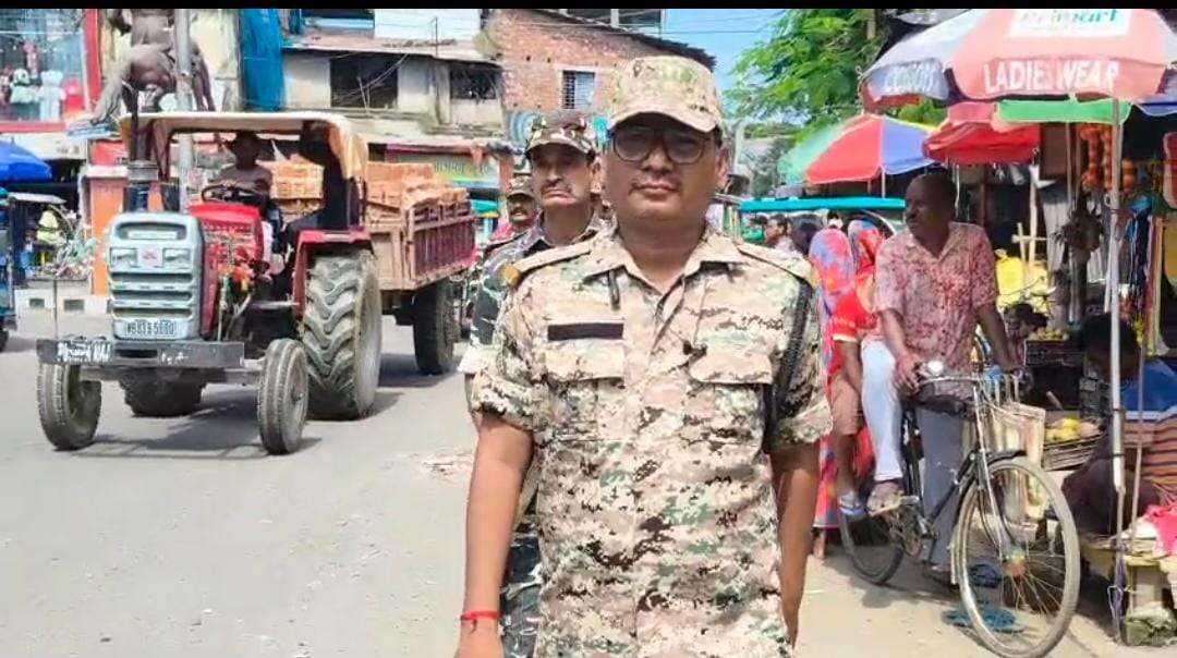 চাঁচলে কেন্দ্রীয় বাহিনীর টহল, নজরে স্পর্শকাতর এলাকা