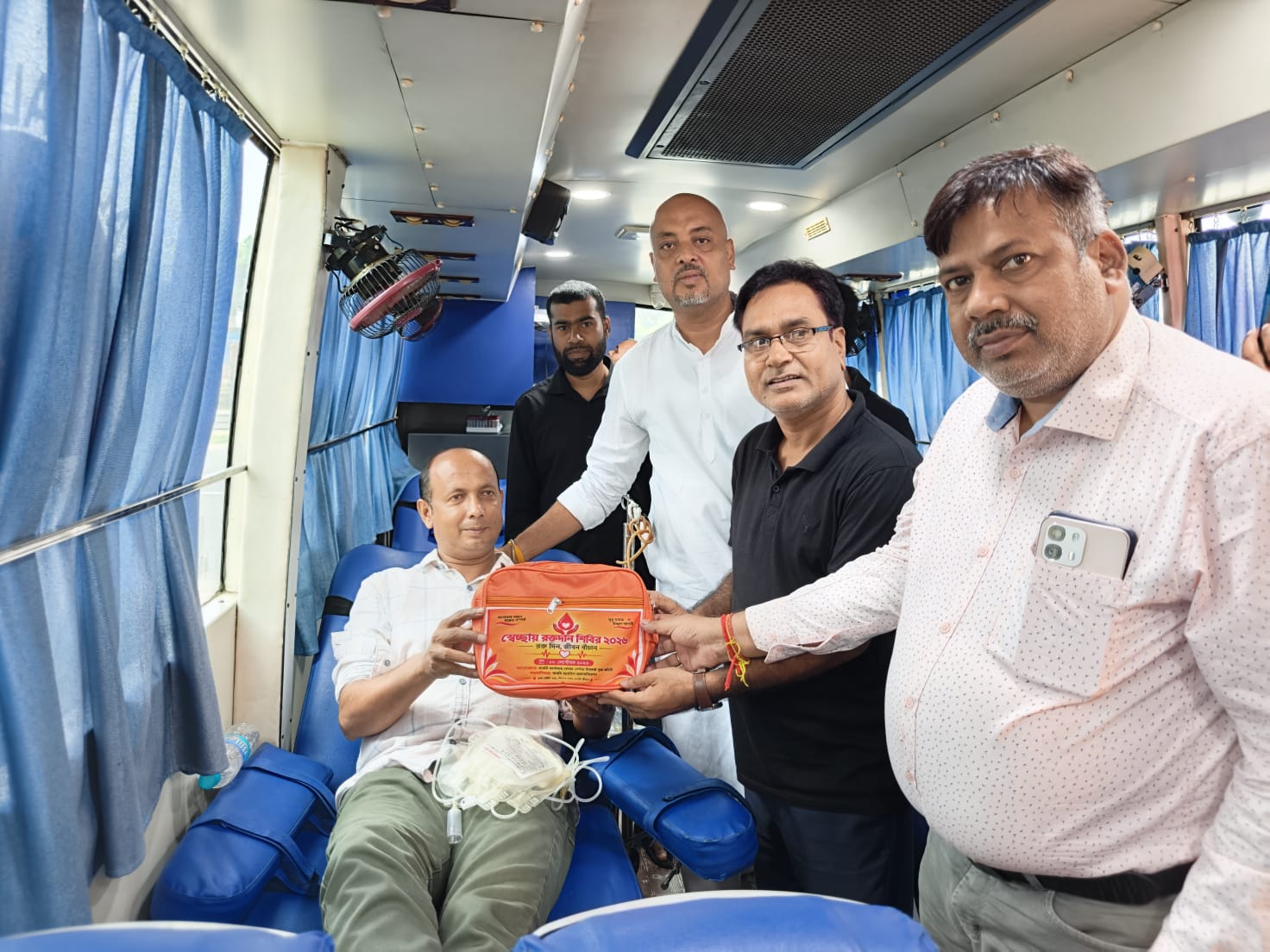 বিশ্বকর্মা পুজোর আবহে মানবিক উদ্যোগ সামসি বিদ্যুৎ দফতরের, আয়োজন করা হল রক্তদান শিবিরের