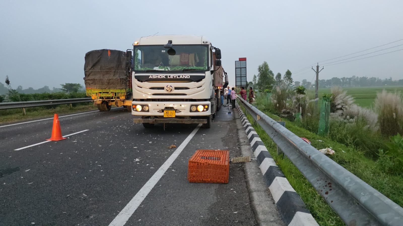 ভোরে জাতীয় সড়কে মর্মান্তিক দুর্ঘটনা, প্রাণ গেল ৫ জনের