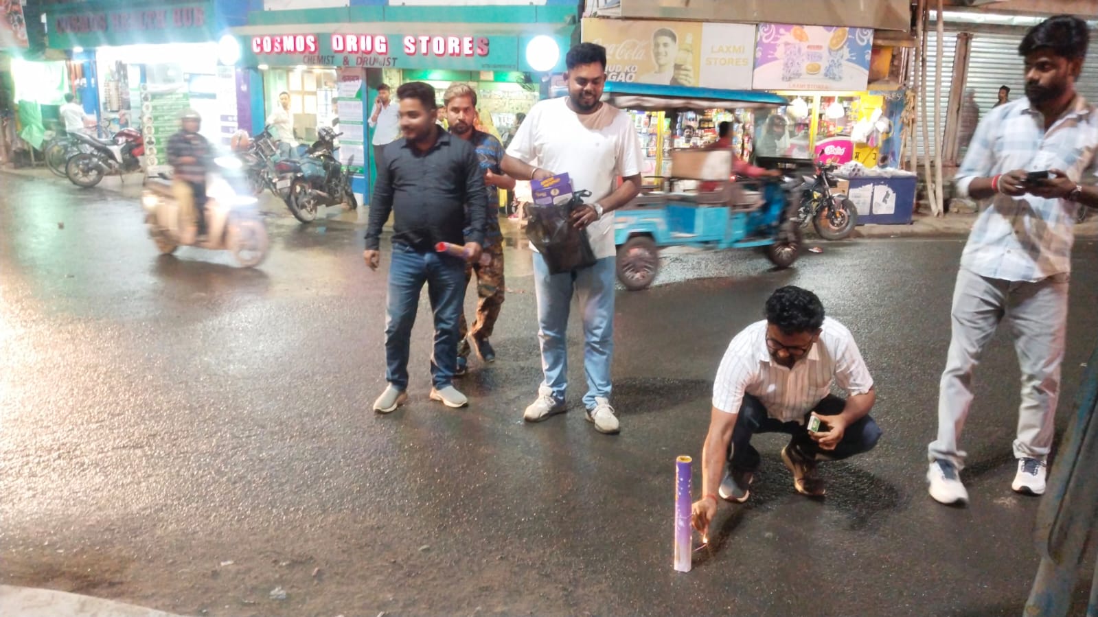 রায়গঞ্জে এইমসের ঘোষণায় উচ্ছ্বাস, চাঁচলে বিজেপির বাজি ফাটিয়ে উদ্‌যাপন