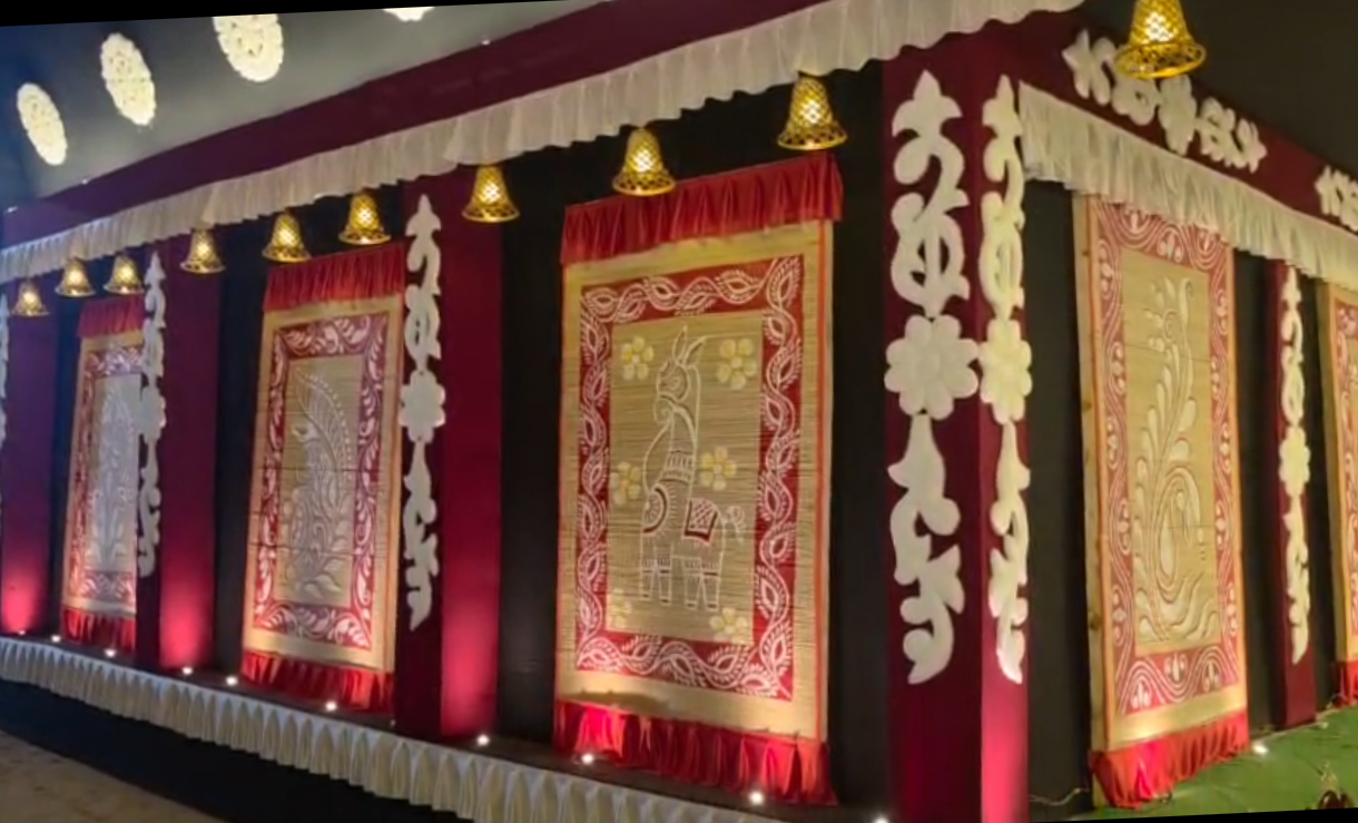 রসগোল্লা তুমি কার? পুজোমণ্ডপে মিষ্টি লড়াইয়ের কড়া পাক, নজর কাড়ছে হরিশ্চন্দ্রপুর দৈনিক বাজার সর্বজনীন